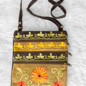 Hängetasche dunkelbraun/olive bestickt